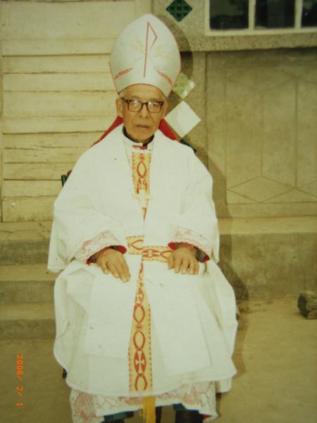 1995年5月21日拍照的，（2006年翻照）河北易县教区师恩祥主教于2001年4月13日主受难日，在北京密捕至今。现年已89岁高龄。